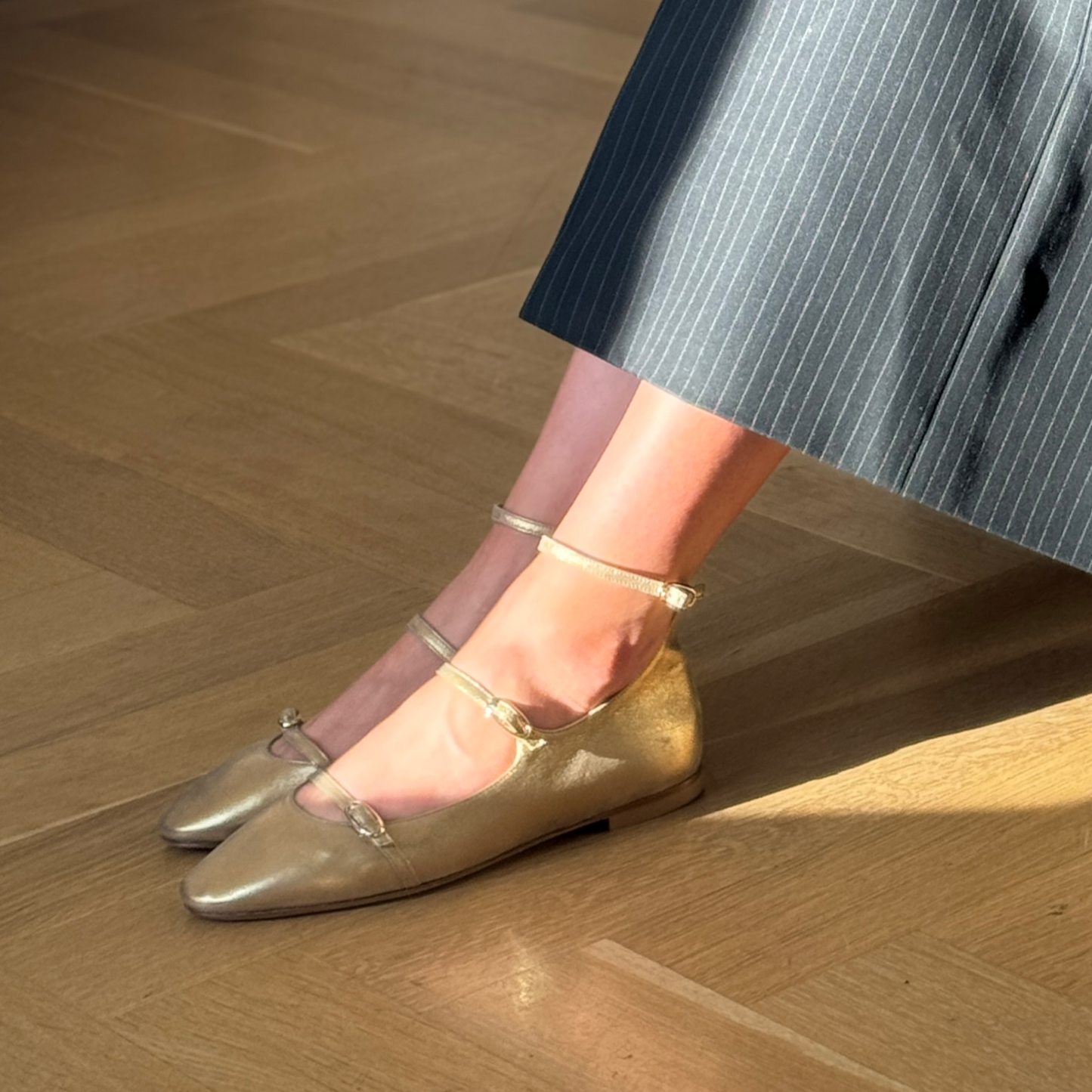 Nola Almond - Gold Foil