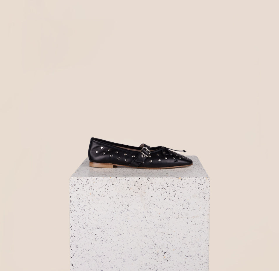 Como Buckle - Black Studs